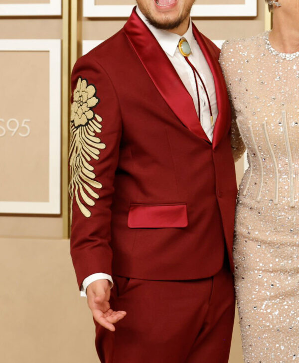 Oscar 2023 Daniel Kwan Maroon Suit