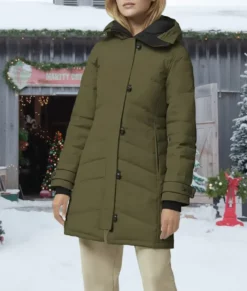 A Merry Little Ex-Mas Alicia Silverstone Green Coat-Side